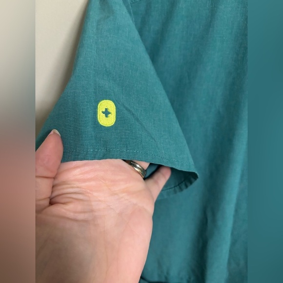 Figs Environmentally Awesome Collection Size Medium Green Scrub Top - Picture 3 of 8